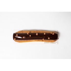 ÉCLAIR DE CHOCOLATE